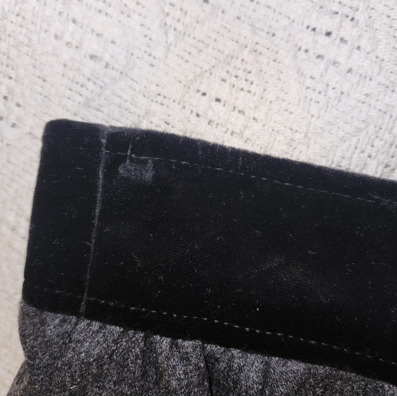 Elegant Gray and Black Wool Women's Valentino Miss V Skirt - Picture 8 of 14